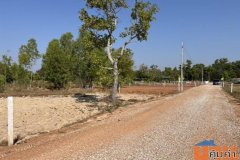 ขายที่ดินใกล้สี่แยกราชภัฎ สนามบินสกลนคร เนื้อที่ 154 ตาราวา ราคา 265,000.-  พิกัด https://goo.gl/maps/ZZmfmgLM5PfDHHVX7?