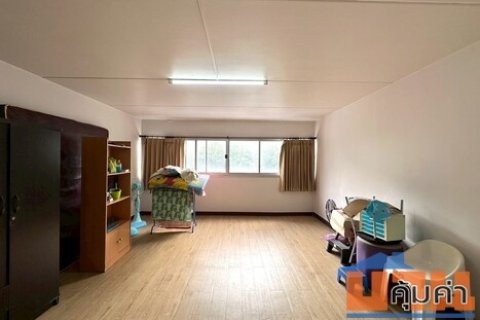 ขายต่ำกว่าราคาประเมิน !!  ป๊อปปูล่าคอนโด ตึก T10 ชั้น 2 วิวนอก ไม่มีตึกบัง ลมเย็น มีลมตลอด