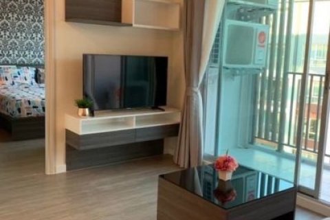 D Condo Ping  (2 ห้องนอน) ห้องใหญ่ วิวสระว่ายน้ำ แบ่งกั้นห้องนั่งเล่น พร้อมโซนครัว