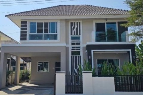 กาญจน์กนก 20 (ใกล้แยกรวมโชค) พื้นนรอบบ้านปูไม้เชอร่า พร้อมเฟอร์นิเจอร์ครบ