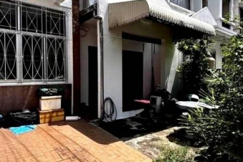 ขายทาวน์เฮ้าส์ 2 ชั้น หมู่บ้านรัตนาวลัย ดอนเมือง ซอยประชาอุทิศ 17 ใกล้รถไฟฟ้าสายสีแดง ถูกสุดในย่านนี้ เจ้าของขายเอง