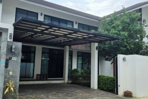 บ้านโมเดิร์น ต.แม่เหียะ พร้อมเฟอร์ฯ พื้นที่กว้างขวาง มีฝ้าเพดานสูงโปร่ง ใกล้ร้านอาหาร ร้านกาแฟ ตลาดสด สนามบิน