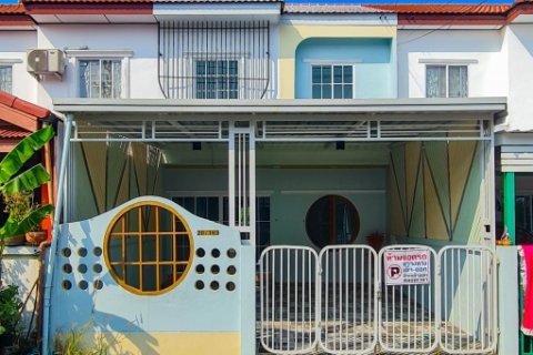 ขาย ทาวน์เฮ้าส์ 2ชั้น 4ห้องนอน ย่านหนองจอก มบ.กิตติชัยวิลล่า11 ถ.มิตรไมตรี6/1 บ้านหน้ากว้าง มีห้องนอนชั้นล่าง รีโนเวทใหม