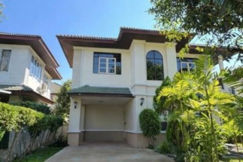 บ้านเดี่ยว ในหมู่บ้านฟ้าหลวง หน้าบ้านไม่ชนใคร เงียบสงบ ไม่วุ่นวาย เป็นส่วนตัวสูง