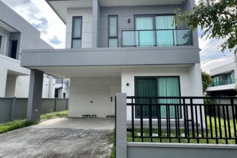 For Sale ขายด่วน บ้านเดี่ยว 3 ห้องนอน หลังมุม หมู่บ้านเซนโทร รามอินทรา - จตุโชติ 2 ( Centro Ramindra–Chatuchot 2 ) สภาพใ