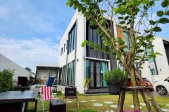 ขายบ้านพูลวิลล่า หลังมุม 4 ห้องนอน 4 ห้องน้ำ ย่านหางดง เชียงใหม่