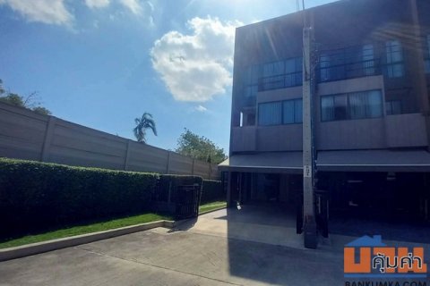 ขายทาวน์เฮ้าส์ หมู่บ้านกลางเมือง บางนา-วงแหวน ถนนกาญจนาภิเษก บางพลี สมุทรปราการ