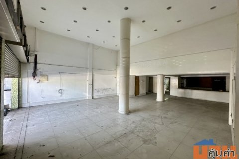 ขายอาคารพาณิชย์ 3.5 ชั้น 2 คูหา ขนาด 44 ตร.ว. ห่างจากถนนกาญจนาภิเษกเพียง 500 เมตร สภาพดี ทำเลค้าขายหรือทำโฮมออฟฟิศ