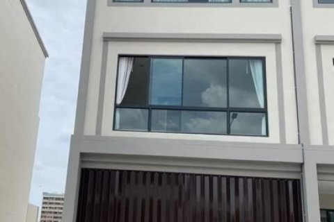 ด่วนขายขาดทุน ทาวน์โฮม QPrime หลังมุม 3 ชั้น ใจกลางเมือง สุขุมวิท 77 ราคาดีที่สุด