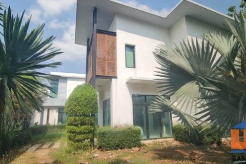 ขายบ้านเดี่ยว2ชั้น ใกล้ถนนกาญจนาเพียง 50 เมตร หมู่บ้านเอ็นริชพาร์ค ราคาดีทำเลดีติดต่อผึ้งรติ0619419639