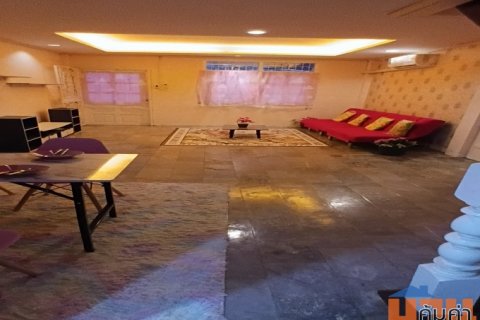 ขายทาวเฮาส์ถนนรัตนาธิเบศใกล้นั่งเก้าเดินมาbtsได้สถานีบางรักใหญ่ 2ห้องนอน 2น้ำ 1ห้องครัว 18 วา พื้นปูแกรนิโต้ใหม่ ห้องน้ำ