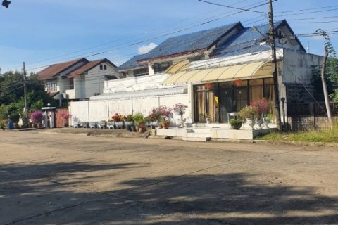 ขายที่ดินพร้อมสิ่งปลูกสร้าง 209 ตารางวา อยู่ห่างจากรถไฟฟ้า bts พหลโยธิน 59 400เมตร เดินทางสะดวกใกล้สถานที่สำคัญหลายแห่ง