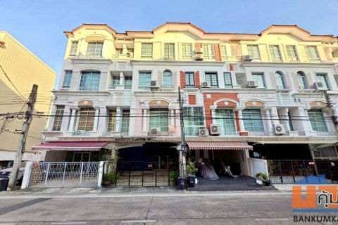 [ขายด่วน!] ทาวน์โฮม 4 ชั้น 24.2 ตรว. หมู่บ้านกลางเมือง พระราม 9-ลาดพร้าว ทำเลทอง ติดเลียบด่วน! เหมาะทั้งอยู่อาศัยและทำออ