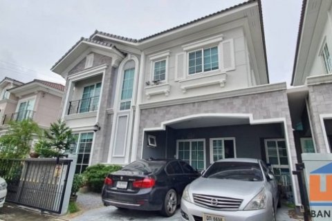 ขายบ้านแฝด โกลเด้น นีโอ 2 บางนา-กิ่งแก้ว fully furnitured พร้อมเข้าอยู่ ทำเลดี ใกล้เมกะบางนา