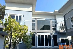 ขายบ้านเดี่ยว 2 ชั้น 2 หลัง เนื้อที่รวม 250 ตารางวา พร้อมอยู่  ทำเลทองติดสะพานมิตรภาพไทย-ลาว จังหวัดหนองคาย ราคาลดสุดพิเ