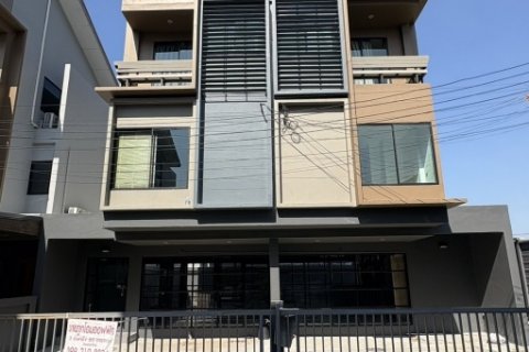 ขาย/เช่าทาวน์โฮมออฟฟิศ 2 คูหา โครงการ Haus Clover แจ้งวัฒนะ - ราชพฤกษ์ 3 ชั้นครึ่ง บ้านแฝด ( 2 อาคารเชื่อมหากัน )