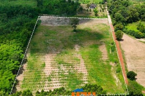 ขายที่ดิน 11 ไร่ บ้านหนองเม็ก หมู่ 15 ซอยบ้านม่วงหวานซอย 1 ต.หนองเหียง อ.พนัสนิคม ฝั่งบายพาส ห่างจาก ถนน 331 (1.5 กม.)