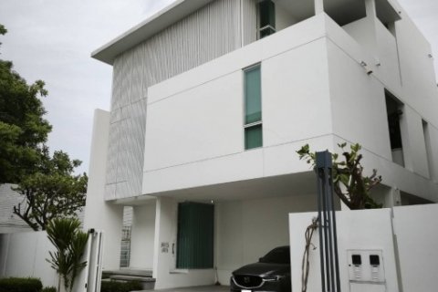 ขาย/เช่า บ้านหรู VIVE เอกมัย-รามอินทรา (พร้อมลิฟท์ส่วนตัว)