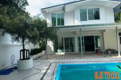 ให้เช่า Pool Villa ใจกลางสุขุมวิท ใกล้ BTS อ่อนนุช (สุขุมวิท 54) บ้านพูลวิลล่าส่วนตัว ทำเลดี เดินทางสะดวก  เหมาะสำหรับอ