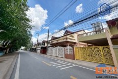 ขายทาวน์โฮม 2 ชั้น ซอยนวมินทร์ 111 บ้านรีโนเวทใหม่ 33 ตร.ว. ใกล้ทางด่วนเอกมัย-รามอินทรา