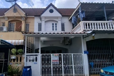 ทาวน์เฮ้าส์ 2 ชั้น หมู่บ้านเย็นสุข ลาดพร้าว 87 แยก 8 ใกล้รถไฟฟ้า สถานีลาดพร้าว 101