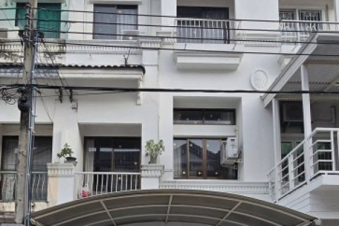 บ้านเช่าลาดพร้าว ถนนประดิษฐ์มนูธรรม ใกล้เซ็นทรัลอีสต์วิลล์ บ้านตกแต่งใหม่ รับสัตว์เลี้ยง เข้าออกได้หลายทาง ใกล้รถไฟฟ้า