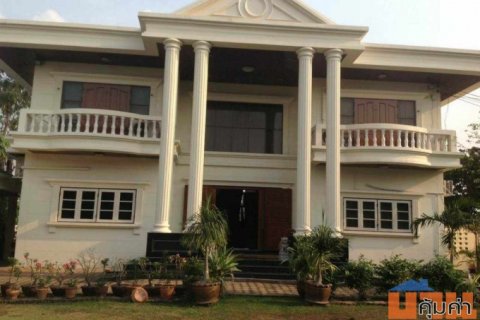 ขายด่วนมาก บ้านเดี่ยวหลังใหญ่  หมู่บ้านชลลดา บางบัวทอง 6 ห้องนอน​ 4​ ห้องน้ำ