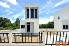 ขายบ้านเดี่ยวหรู 2 ชั้น บ้านศรีย้อย ต้นธง - ลำพูน บ้านใหม่สไตล์โมเดิร์น ของแถมจัดเต็ม ถูกมาก ใกล้ตัวเมืองลำพูน