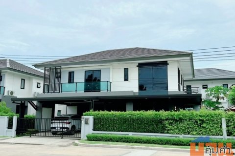 ขายบ้านหรู 2 ชั้น ทำเลดีที่สุดในโครงการ บริทาเนีย บางนา–สุวรรณภูมิ กม.26