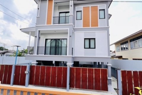 บ้านเดี่ยว2.5 ชั้น สั่งสร้างเอง สภาพใหม่เพียง 2 ปี ทำเลทอง พัฒนาการ–อ่อนนุช–ศรีนครินทร์