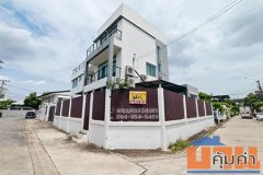 ขายหรือให้เช่า บ้านเดี่ยว 3 ชั้น เนื้อที่ 77 ตรว. หลังมุม หมู่บ้านเสรี 8 ซ.พระราม 9 ซ.62 ใกล้ห้างเดอะไนน์ ทางด่วน