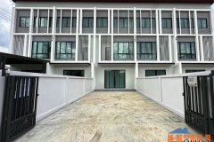 ให้เช่าโฮมออฟฟิศ 3 ชั้นโชคชัย 4 ขนาด 236ตรม  3ห้องนอน4ห้องน้ำ ใกล้เคียงโรงเรียนสตรีวิทยา2 ออกได้หลายทาง  ลาดพร้าว 71,วัง