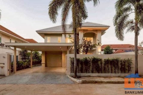 บ้าน Pool Villa ทำเลทอง โครงการพิมุกต์ 4 ติดถนนวงแหวนรอบสอง เดินทางสะดวก ใกล้แหล่งช้อปปิ้ง โรงเรียน และ โรงพยาบาลในเชียง