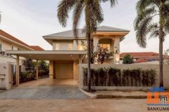 บ้าน Pool Villa ทำเลทอง โครงการพิมุกต์ 4 ติดถนนวงแหวนรอบสอง เดินทางสะดวก ใกล้แหล่งช้อปปิ้ง โรงเรียน และ โรงพยาบาลในเชียง