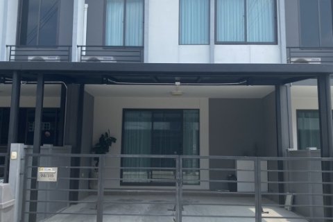 หมู่บ้านพลีโน่ บางนา-อ่อนนุช ขายราคา 3,490,000 บาท