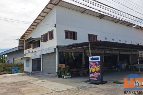 ขายด่วน อาคารพาณิชย์ 2 ชั้น 4 คูหา ติดถนนหลัก 4 เลน ใกล้สี่แยกเลี่ยงเมืองไผ่ขวาง สุพรรณบุรี มีผู้เช่าอยู่แล้ว เหมาะสำหรั