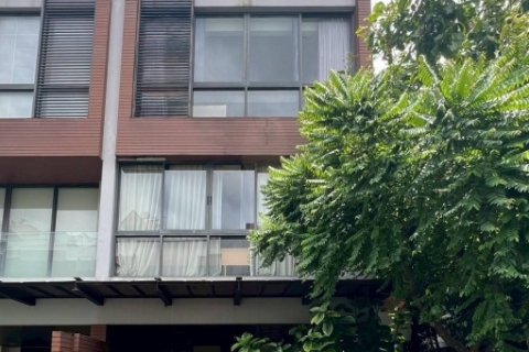 ขายบ้านแฝด The Plot Yen-Akat  ซอยเย็นอากาศ 2 เขตยานนาวา เดินทางสะดวก