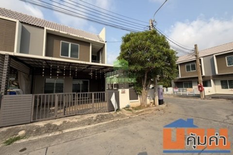 ขายทาวน์โฮม หมู่บ้าน อารียา เดอะ คัลเลอร์ เฟส 3 บางกรวย - ไทรน้อย เนื้อที่ 34 ตร.ว แปลงมุม ทำเลดี