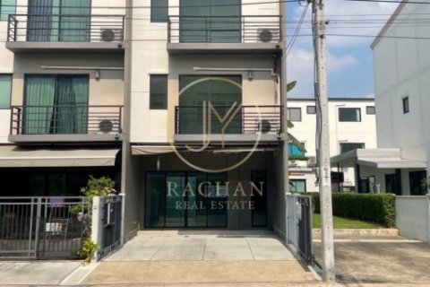B69-301 ขายด่วน ทาวน์โฮม 3 ชั้น หมู่บ้านกลางเมือง ปิ่นเกล้า-จรัญฯเนื้อที่ 18.9 ตร.ว พื้นที่ใช้สอย 145 ตร.ม 3 ห้องนอน