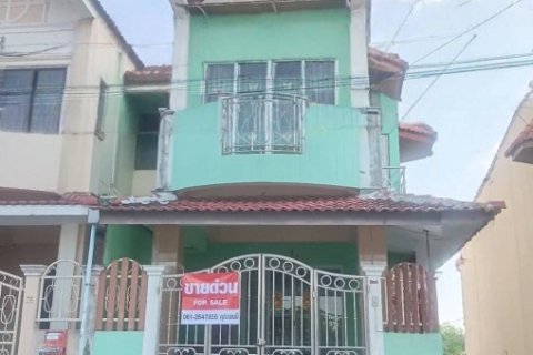 ขายด่วน ทาวน์เฮ้าส์ 2 ชั้น แปลงมุม พร้อมอยู่ โครงการ: ม.รุ่งกิจ วิลล่า11 ร่มเกล้า ราคาพิเศษ