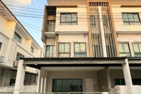 ขายทาวน์โฮม 3 ชั้น หลังมุม หมู่บ้านพาทิโอ วิภาวดี-สรงประภา ทำเลดี ใกล้ Central แจ้งวัฒนะ