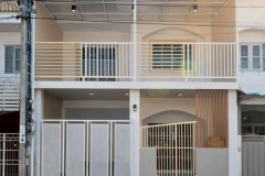 ทาวน์เฮาส์ 2 ชั้น บัวทองธานี ตรงข้ามสมบัติบุรี รีโนเวทใหม่ทั้งหลัง