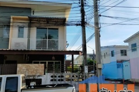 ให้เช่าทาวเฮ้าส์  THE CONNECT สุขสวัสดิ์ 26  3 นอน 2 น้ำ 2 ชั้น 3 ที่จอดรถ 10,000 บาท ติดต่อ 0868829426