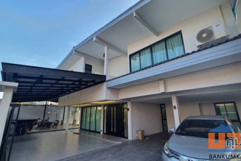 ให้เช่าบ้านเดี่ยว 2 ชั้น 5 ห้องนอน ซอยรัชดา 36 โชคชัย 4 ตกแต่งสไตล์Modern