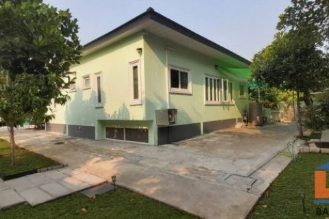 ให้เช่าบ้านสวนไทรม้าขนาด 200 ตรว มี 2 นอน 4 น้ำ  ห้องโถง ครัว พร้อมสวน