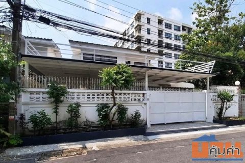 ให้เช่าบ้านเดี่ยว 2ชั้นห้วยขวาง-ประชาราษฏร์บำเพ็ญใกล้MRT ห้วยขวาง 3 ห้องนอน3 ห้องน้ำ3  แอร์4 -5 ที่จอดรถในบ้าน เฟอร์นิเจ