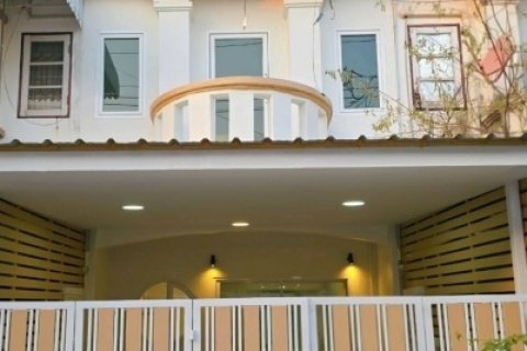 ขายทาวน์โฮม พงษ์ศิริชัย 4 เพชรเกษม 81 รีโนเวทใหม่ 3 ห้องนอน ราคา 1.95 ล้าน