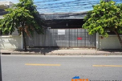 ให้เช่าที่ดินทรงสี่เหลี่ยมผืนผ้าเนื้อที่ประมาณ53ตร.วา ทำเลทอง ใกล้โรงงานไทยวาโก้ มีโครงสังกะสีเป็นโรงเรือนพร้อม