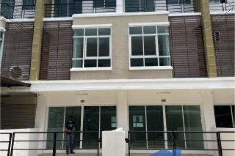 ขายทาวน์โฮม 3 ชั้น 3.9 ล้าน