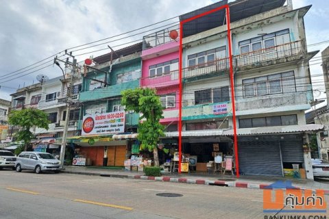ขายอาคารพาณิชย์ ติดถนนลาดพร้าววังหิน ลาดพร้าว กรุงเทพ เนื้อที่ 32 ตร.ว. 1 คูหา 3 น้ำ